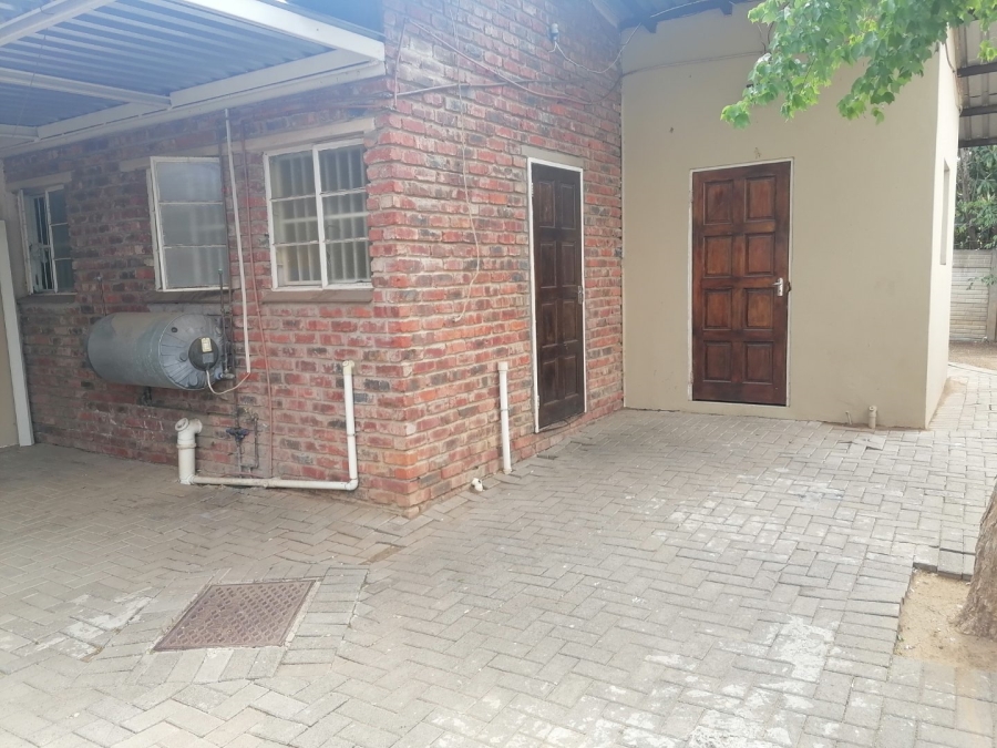 12 Bedroom Property for Sale in Brandwag Free State